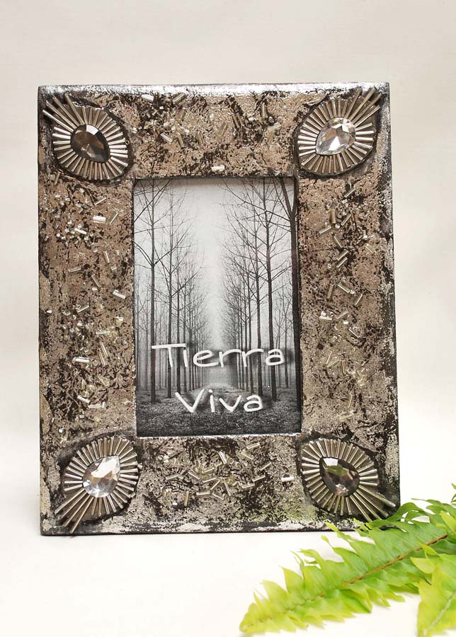 PHOTO FRAME WOOD C/PEDRER METAL 24