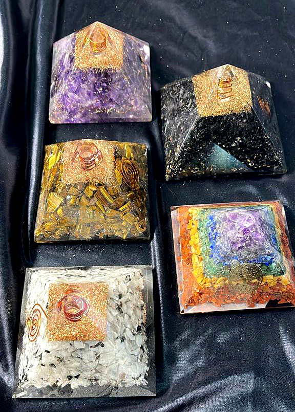 PIRAMIDE PIETRA SURTIDA 7,5 CM