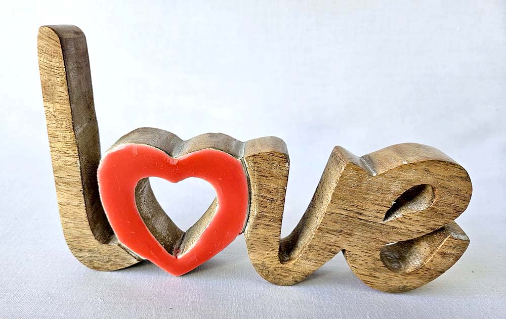 PLACA LOVE ENAMELED WOOD 20 CM