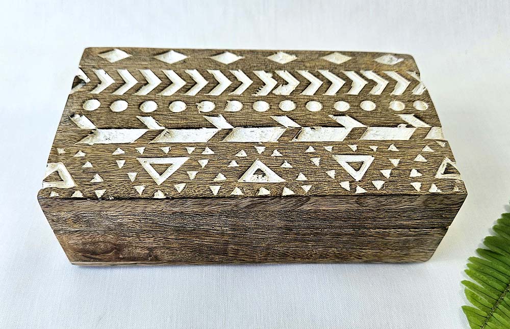 BOÎTE BOIS SCULPTÉE GEOMETRI 18X10