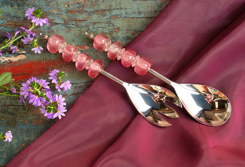 CAJA 2 CUBIERTOS ENSALADA ROSA Y TRANSPARENTE