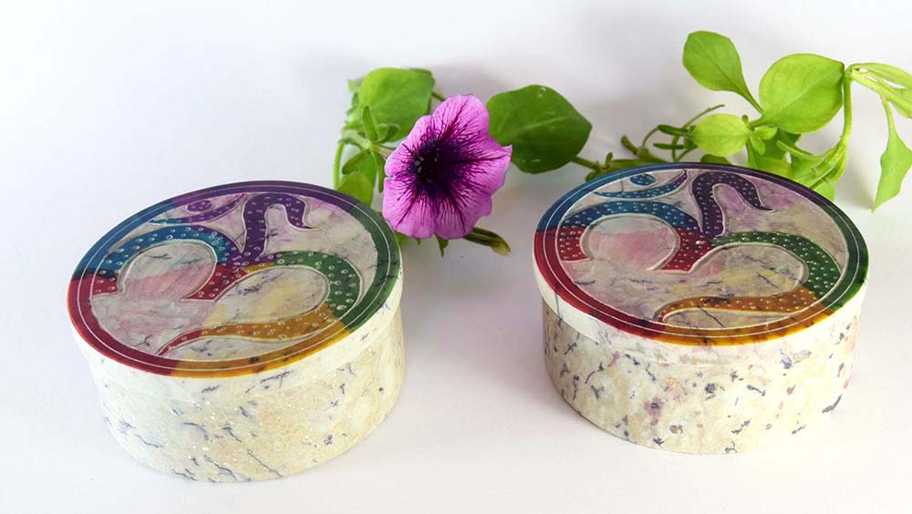 SCATOLA PIETRA OM COLORE 7,5 CM