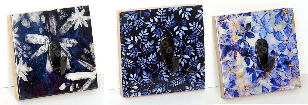 PERCHA MADERA Y RESINA 10 CM AZUL Y BLANCO