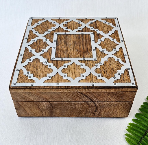 [9275407] CAJA MADERA TALLADA CON METAL 14 CM
