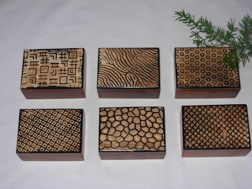 [9075200] TRAY HAND OF FATIMA WOOD 30X22